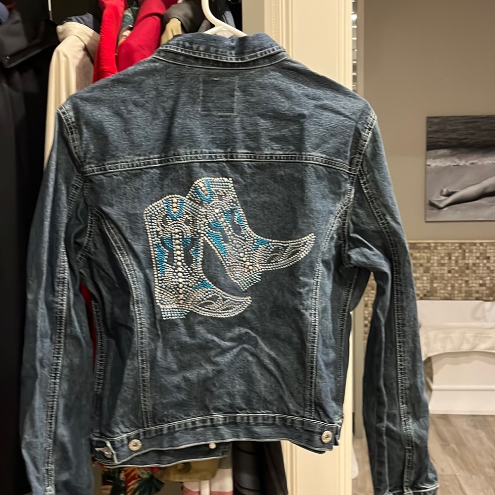 Turquoise boots on a cute blue Jean jacket.
